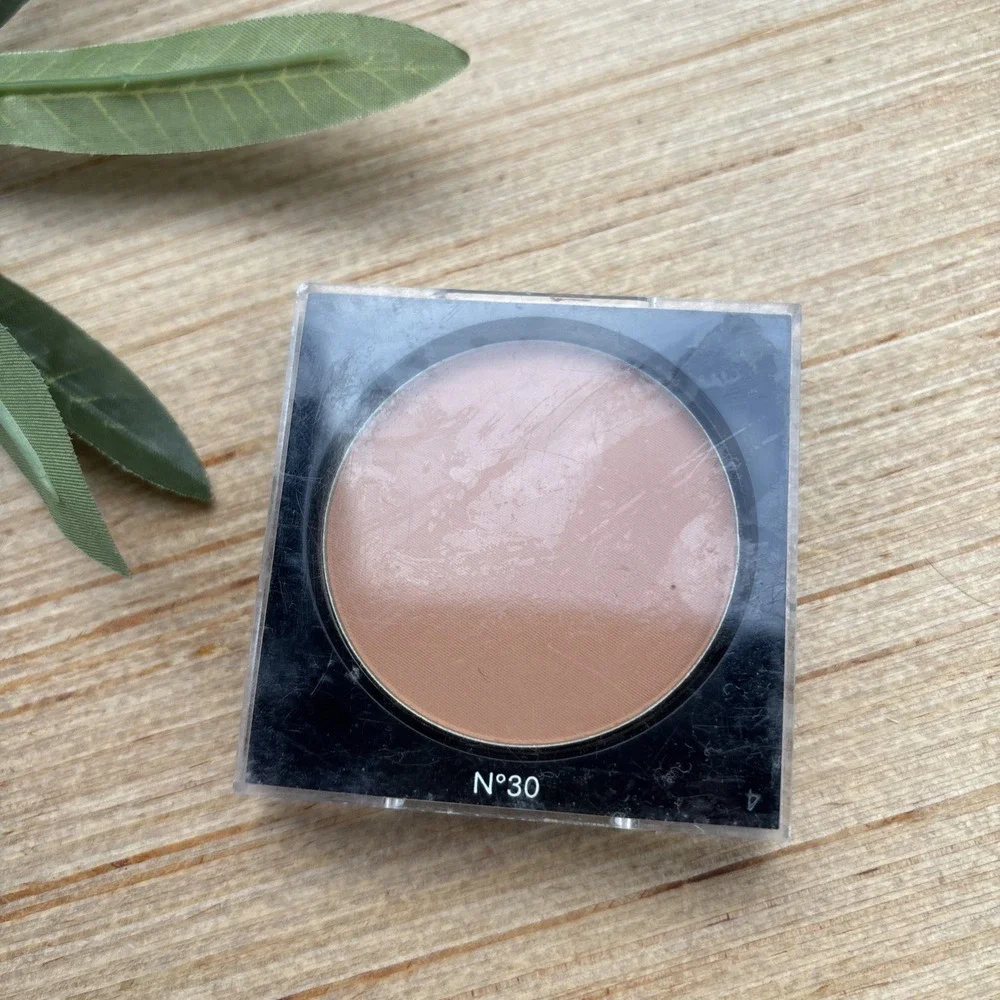 RARE CHANEL Les Beiges Healthy Glow Sheer Powder N30 Discontinued